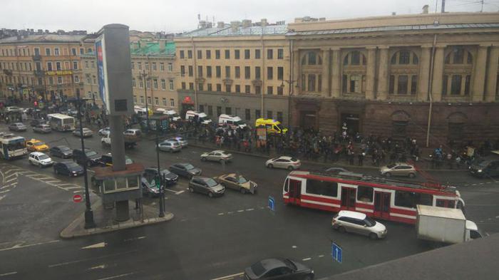 Что известно на настоящий момент о взрыве в петербургском метро?