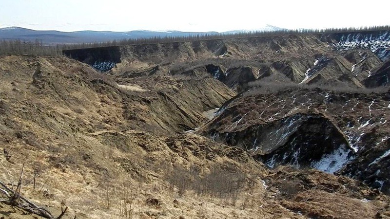 Это сибирские «ворота в ад» и они постоянно увеличиваются