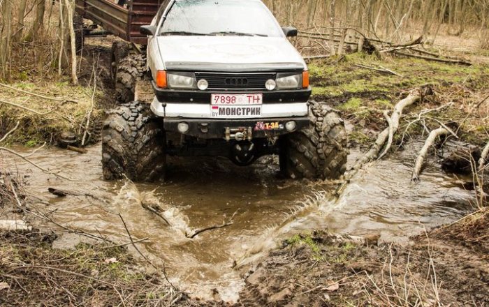 Добрый доктор Франкенштейн: белорус переделал Audi 100 в монстра для покорения бездорожья