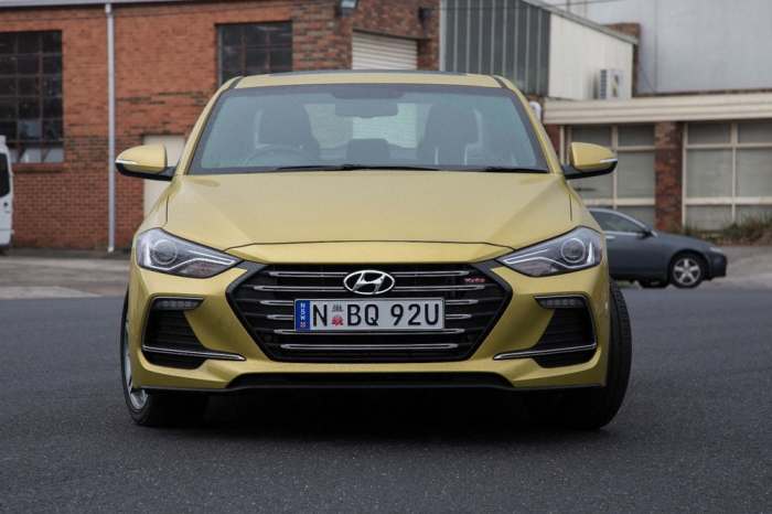 Hyundai Elantra SR Turbo - стильный городской хэтчбек для любителей скорости