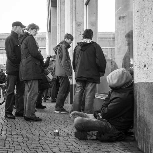 Они занимались непристойностями в парке. И вот какой приговор им вынес судья