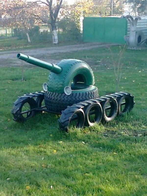 Чем бы дядьки не тешились - лишь бы на водку не просили