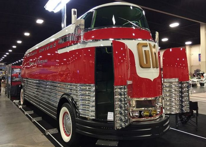 GM Futurliner - футуристический автобус из прошлого, который продали за 4 миллиона долларов