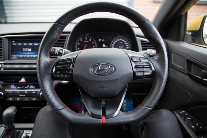 Hyundai Elantra SR Turbo - стильный городской хэтчбек для любителей скорости