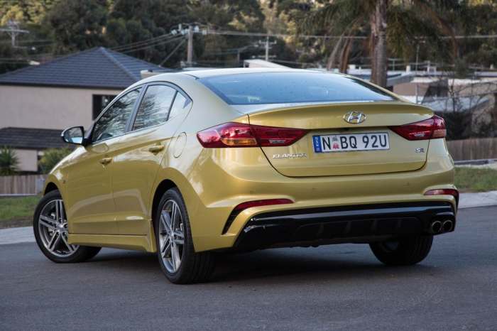 Hyundai Elantra SR Turbo - стильный городской хэтчбек для любителей скорости