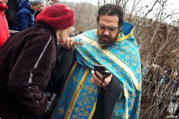 После отсидки за смертельное ДТП священник отжал недвижимость у психически нездоровой прихожанки