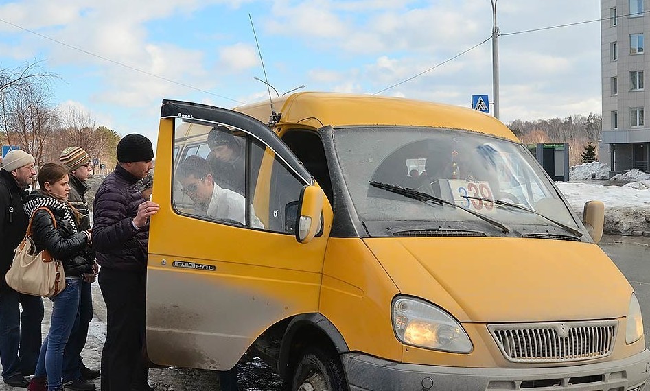 Двое парней сели в транспорт без денег и решили расплатиться за проезд кое-чем другим