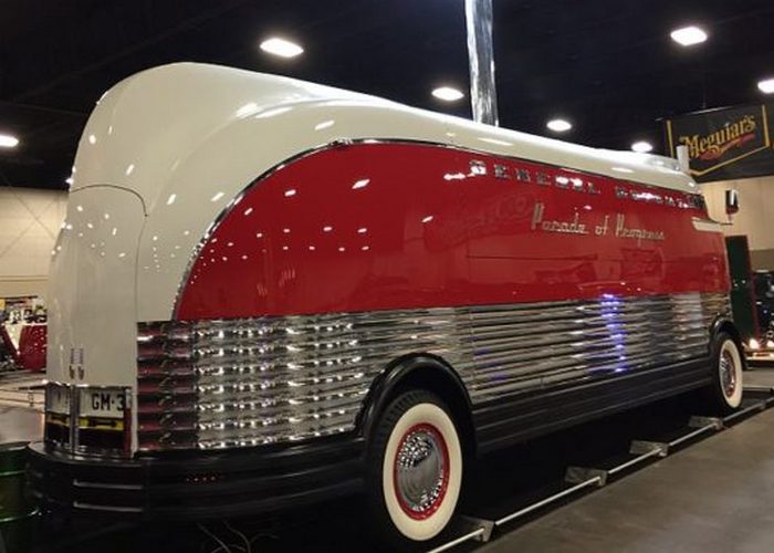 GM Futurliner - футуристический автобус из прошлого, который продали за 4 миллиона долларов