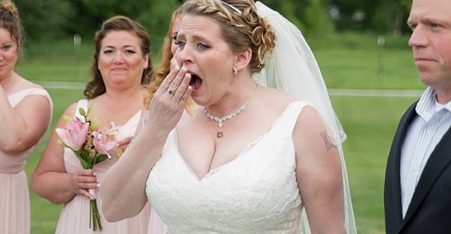 Эта 40 летняя невеста оставила место для покойного сына. На свадьбе жених сделал ей сюрприз…
