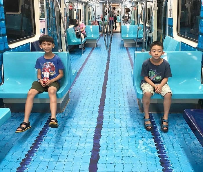 Жители Тайваня были очень удивлены, когда вагоны метро неожиданно превратили в это