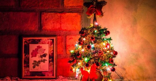 Когда и как принято убирать новогоднюю елку: приметы и традиции