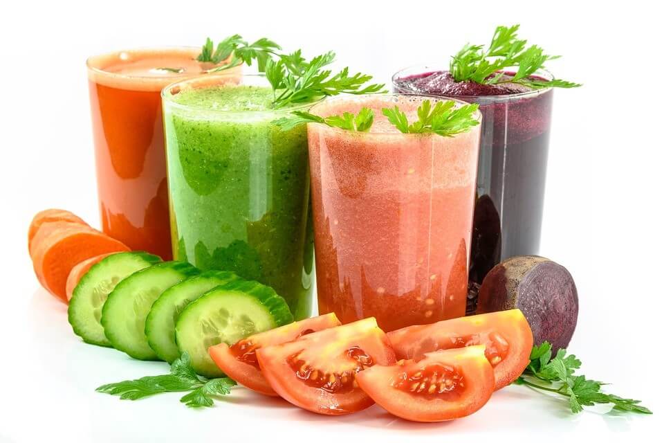 Соки из овощей и фруктов, которые помогут справиться с различными заболеваниями