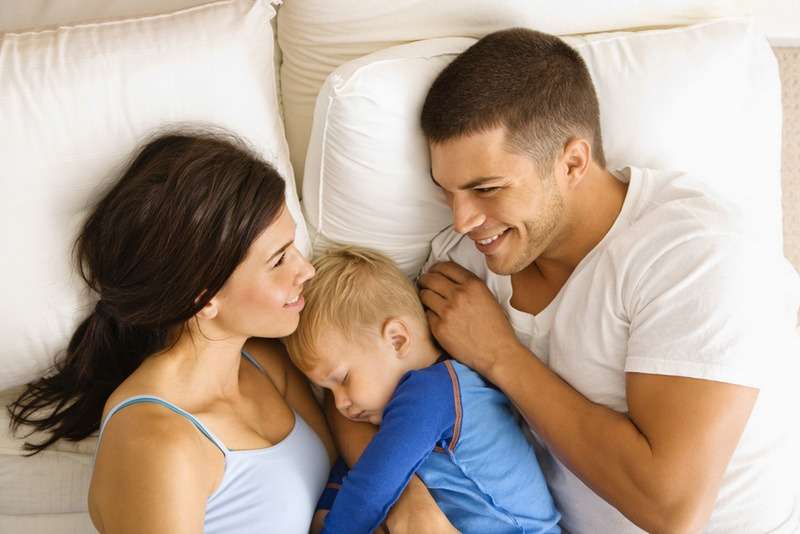 Ребенок должен спать возле мамы, пока ему не исполнится три