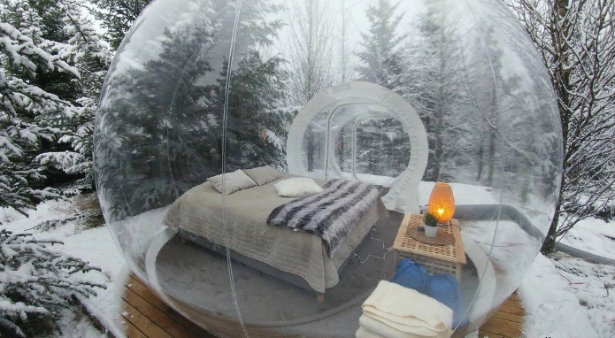 В Исландии можно спать в таких ″пузырях″ и смотреть на лес и северное сияние