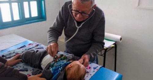 «Я буду работать, пока смогу». 92 х летний педиатр бесплатно ходит к бедным детям 