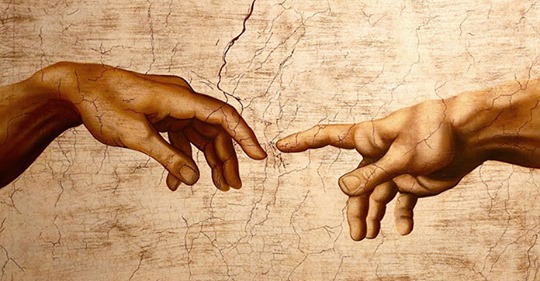 Почему пальцы Бога и Адама не соприкасаются на знаменитом произведении искусства?