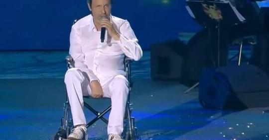 Пел, несмотря на паралич: прикованный к инвалидному креслу Николай Носков довел публику до слез