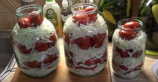 Одесская кухня с её сочными помидорами в хрустящей капусте