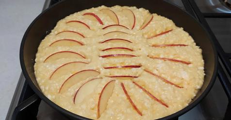 Нежный творожный десерт с яблоками