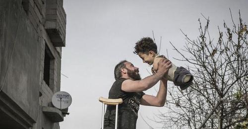 Фотография отца с ребенком победила в фотоконкурсе в Сиене  