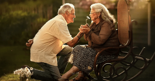 Пожилые пары приняли участие в романтической фотосессии