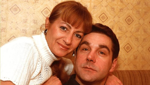 «Как мама и сын»: Маковецкого засняли на отдыхе с 80 ти летней женой
