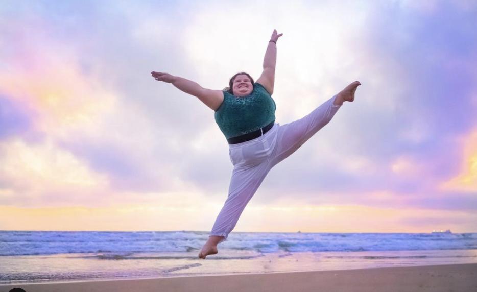 Несмотря на лишний вес, девушка уже в 15 покорила мир своими танцами