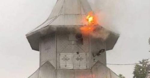 На Буковине во время непогоды молния попала в церковь Московского патриарха