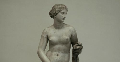 Статуя Афродиты Книдской — такая реалистичная, что ее когда то изнасиловали