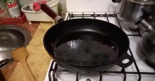Как почистить сковороду от нагара и жира за пару минут