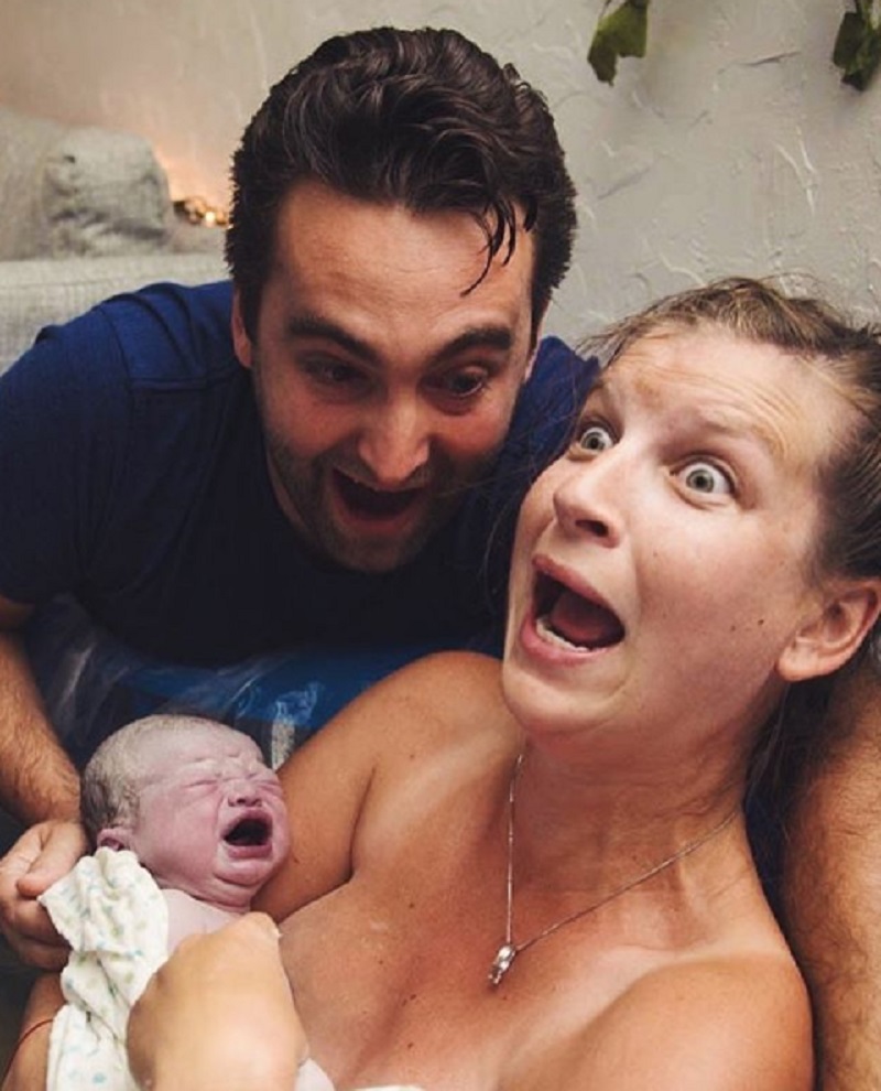 Это фото было сделано сразу после рождения малыша. Родители увидели кое-что, что вызвало у них бурный восторг!