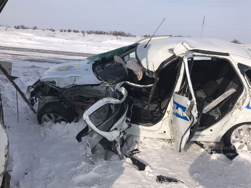 Полицейские подставились под КамАЗ близ Павлодара, чтобы спасти детей